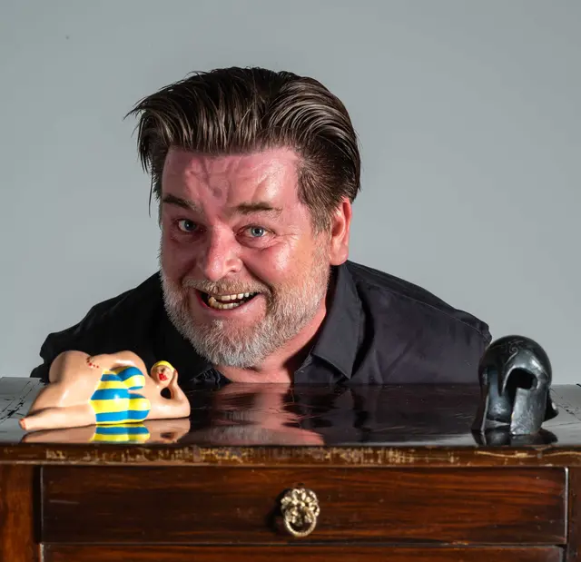 Das neue Kabarettprogramm "Flieg! Liderlich flieg!" von Lorenz Zwicklhuber, alias Superzwickl, feiert am 7. März in der Gmundner Remise 1894 Premiere. | Foto: Freund der Berge