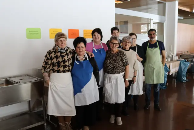 Das langjährig ehrenamtlich wirkende Fastensuppen-Team im Altersheim Landeck, von links: Margit Krabb, Roswitha Tollinger, Gertraud Krabichler, Helene Carpentari, Romana Pascher, Lisi Haas, Martha Mungenast und Willi Steinberger.  | Foto: Elisabeth Zangerl