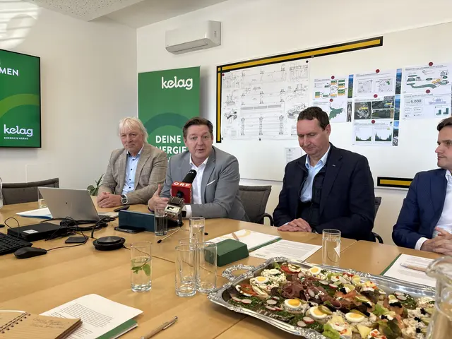 Adolf Melcher, Günther Albel und Reinhard Draxler bei der Pressekonferenz.  | Foto: Birgit Gehrke