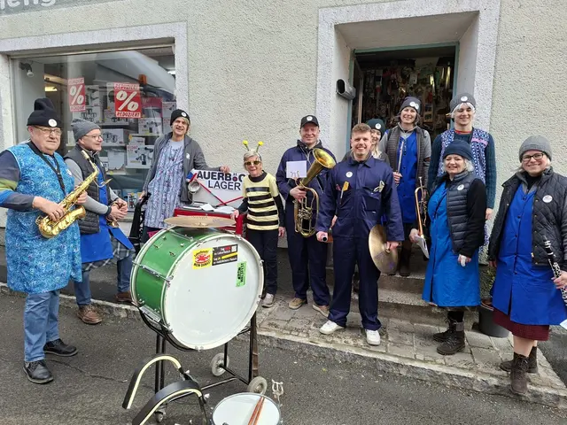 Die Stadtkapelle Fiedberg ehrte die Friedberger Ikone „Pepal“ Auerböck.