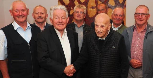 Anlässlich des 100. Geburtstages von Josef Fürst stellte sich der Seniorenbund, angeführt von Landesobmann Josef Pühringer, als Gratulant ein. | Foto: Seniorenbund
