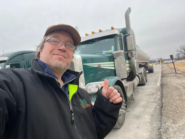 Markus Ruttmann alias "Rutti The Duck" lebt seinen Traum in Kanada und fährt auf der längsten "Ice Road" der Welt.  | Foto: Ruttmann
