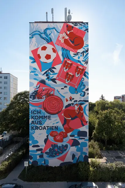 "Ich komme aus Kroatien" steht auf diesem Wandbild von Aliz Buzas; Ein Fußball ist genauso darauf gemalt wie Ćevapi. | Foto: Aliz Buzas