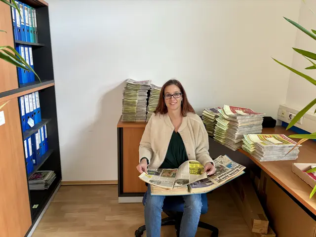 Für die Jubiläumsausgabe wurde das Archiv der Zeitungen durchforstet. | Foto: Monika Kirchhauer