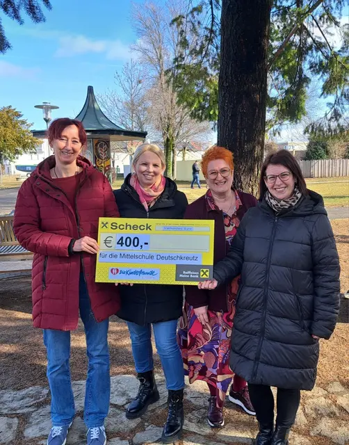 Kinderfreunde Deutschkreutz übergeben 400-Euro-Spende an den Elternverein der Mittelschule Deutschkreutz zur Unterstützung des Workshops „GLÜCKSKIND – GROW“ für emotionale Stärke und Resilienz der Schülerinnen und Schüler. | Foto: Kinderfreunde Deutschkreutz