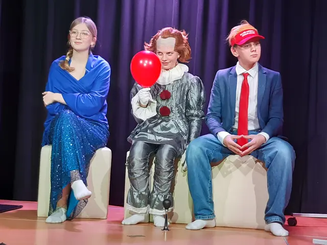 Elsa, Pennywise und Donald Trump – Das prominent besetzte Wartezimmer der Arbeitsvermittlungsstelle. | Foto: BG/BRG Perchtoldsdorf