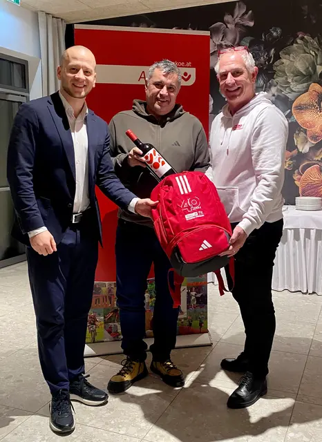 ASKÖ-Burgenland Präsident, Maximilian Köllner, sowie Geschäftsführer Andreas Ponic gratulieren Lucky Dorner zu seiner Wahl zum ASKÖ Bundesreferenten für Kunstturnen.