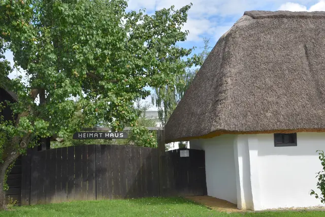 Das Heimathaus-Hauptgebäude in Stinatz soll - wie hier auf einem Archivbild - wieder vollständig hergestellt werden.  | Foto: Martin Wurglits