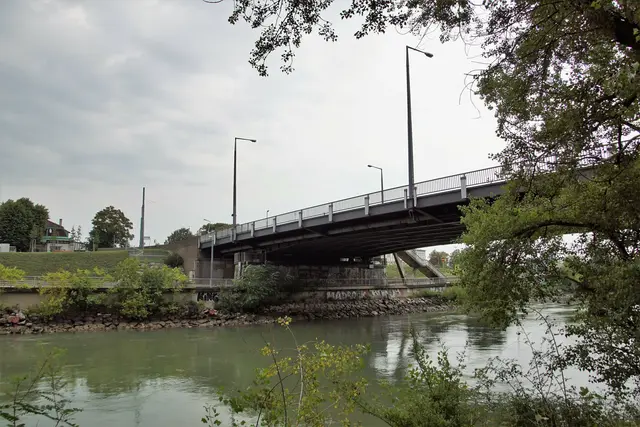 Die Stadionbrücke wird bis Juli 2026 wird die Stadionbrücke umgebaut und generalsaniert. (Archiv) | Foto: Alois Fischer
