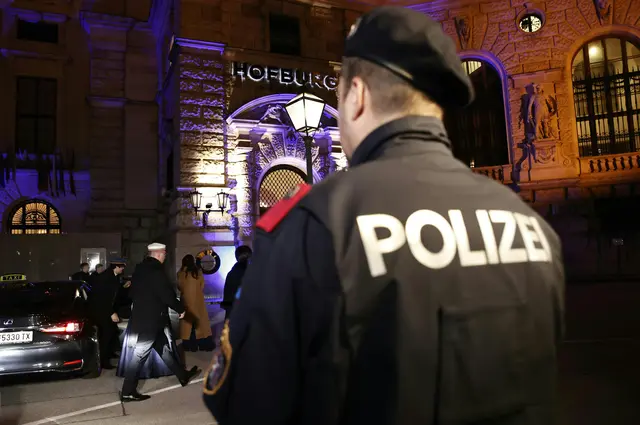 Akademikerball: Auch dieses Jahr sind die Sicherheitmaßnahmen umfangreich. Hunderte Polizeikräfte werden im Einsatz sein, es kommt auch wieder zu einem Platzverbot. (Archiv) | Foto: APA-Images / APA / TOBIAS STEINMAURER