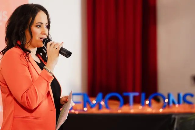 Klara Meusburger Gründerin von Emotions-Events die bewegen, möchte Menschen zusammen bringen, die sich nach echter Verbindung und Inspiration sehnen.


 | Foto: Markus Schneeberger Photography