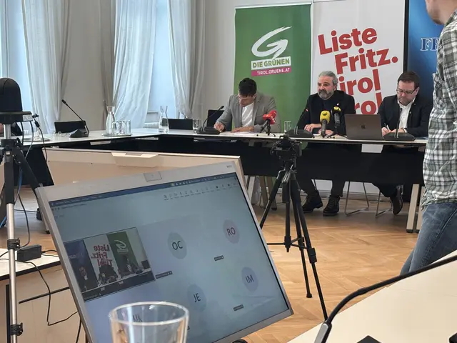 LA Markus Sint (Liste Fritz) ortet ein Totalversagen aller Instanzen. Die PK wurde auch Live gestreamt. | Foto: MeinBezirk