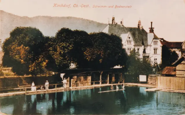 Die Vorgängerin des heutigen Kirchdorfer Parkbades befand sich als „Schwimm- und Badeanstalt“ im Reslhofteich bei der damaligen Brauerei Mayr (heute Gelände der Straßenmeisterei) und wurde am 1. Juli 1880 eröffnet. | Foto: Topothek Kirchdorf