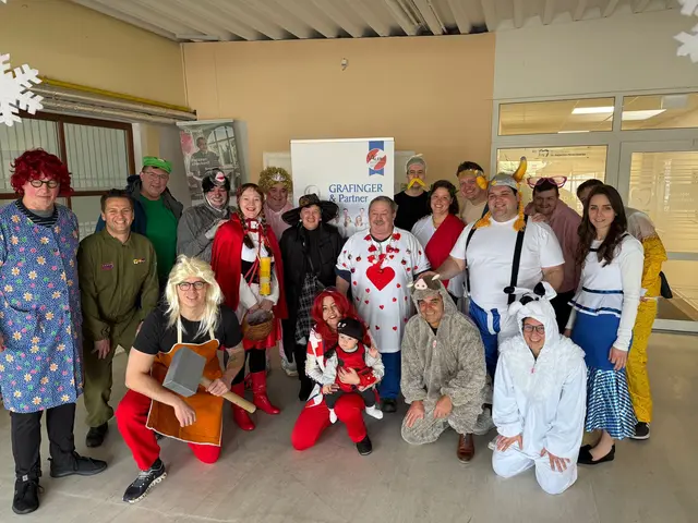 Faschingsstimmung in Eggenburg - auch bei der "Uniqa Grafinger" machten die "Narren" halt. | Foto: Markus Kahrer