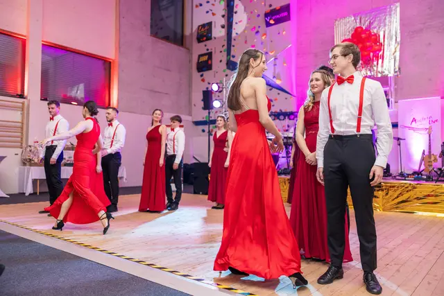 Starke Tanz-Performance auch zum Auftakt des Balls | Foto: Rotes Kreuz Nestelbach | Markus Hasenhütl