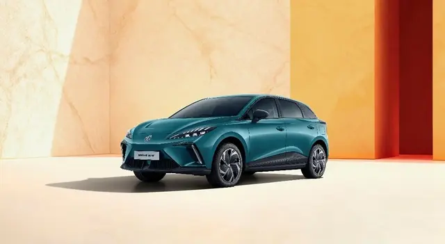 Der neue MG4 EV Urban setzt auf kompaktes Design, viel Raum, einen sensationellen Einstiegspreis von unter 20.000 Euro und natürlich sieben Jahre Herstellergarantie.  | Foto: MG