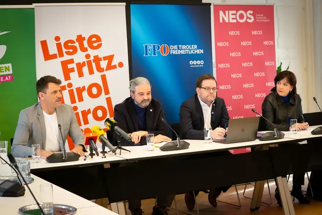 Die Opposition fordern lückenlose Aufklärung: LA Gebi Mair, LA Markus Sint, LA Markus Abwerzger, LA Birgit Obermüller. | Foto: NEOS