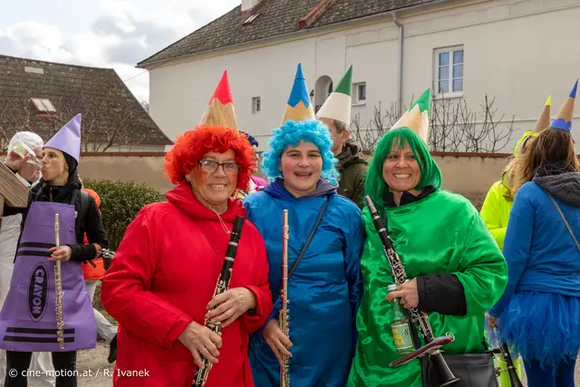 Der Musikverein Schwadorf als "Musik Kunterbunt", | Foto: cine-motion.at / R. Ivanek