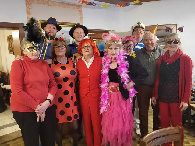Ausgelassene Stimmung beim Senioren-Faschingstreiben in Lockenhaus: Rund 70 Gäste genossen Musik, Krapfen und humorvolle Einlagen im Gasthaus Tischler. | Foto:  Rainer Horvath