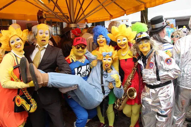 Das Kirchdorfer Stadtzentrum war am Faschingssamstag fest in der Hand der Faschingsnarren. | Foto: Staudinger
