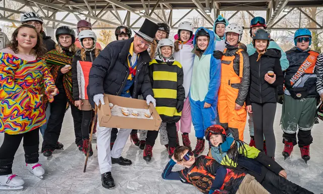 Der Eisfasching in der Eisarena im Volksgarten hat am Faschingsdienstag zahlreiche  sportliche Faschingsfans angelockt.
 | Foto: Stadt Salzburg/Alexander Killer