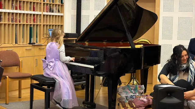 Eine talentierte Prinzessin am Klavier. | Foto: MSH