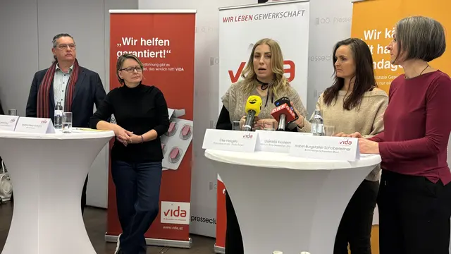 vida-Landesvorsitzender Gerhard Siegl und KV-Verhandlerin Martina Reischenböck (l.) bei der gemeinsamen Pressekonferenz mit drei Mitarbeiterinnen der Ordensspitäler. | Foto: MeinBezirk OÖ