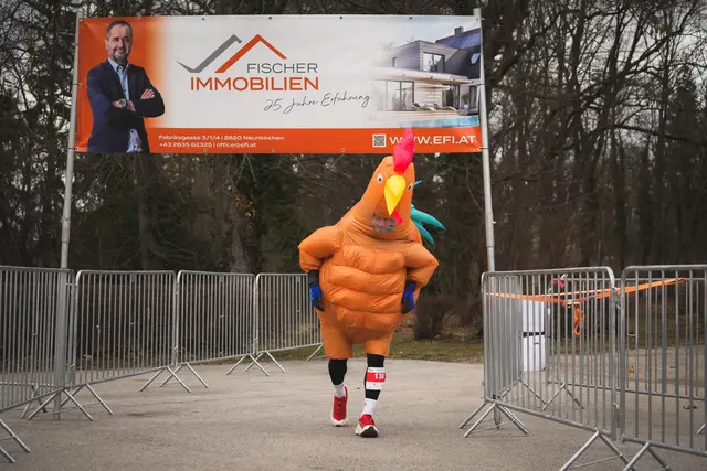 Auch im Kostüm liefen die Sportbegeisterten durch den Akademiepark. | Foto: Gerelt Od Bathkhuu