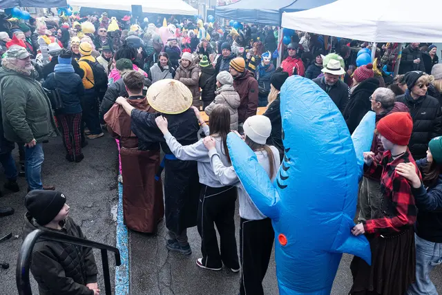 Polonaise mit Papa Shark - Fasching Sankt Nikolaus  | Foto: Martin Vandory