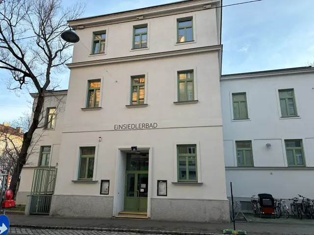 Das Einsiedlerbad wird im Mai und Juni drei Stunden später öffnen. Das sorgt für Ärger im Bezirk – die zuständige Behörde plant indessen keine Ausnahmen. | Foto: Nathanael Peterlini/MeinBezirk