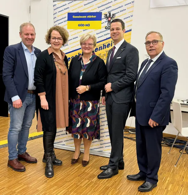 GÖD NÖ-Vorsitzender Matthias Deiser, Bildungsandesrätin Christiane Teschl-Hofmeister, NÖ-BMHS-Vorsitzende Erika Zeh, Bildungsdirektor Karl Fritthum und Bundes-BMHS-Vorsitzender Roland Gangl. | Foto: BMHS-Gewerkschaft NÖ