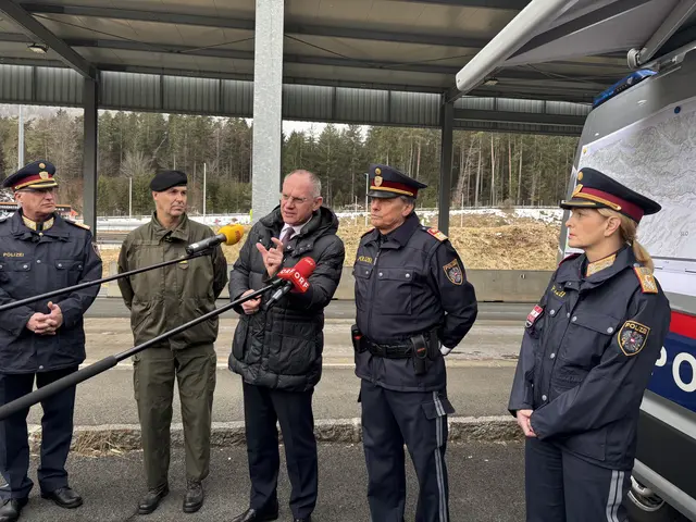 Innenminister Gerhard Karner (ÖVP) lobte die Zusammenarbeit zwischen Polizei und Bundesheer. | Foto: MeinBezirk.at/Karlbauer