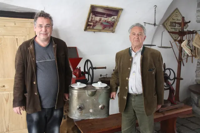 Kaffeehaus-Museum im Renaissance-Hof am Stadtplatz bei Rudolf Kern, Kaffeesiederei Blumensträußl.. Foto 2014.   | Foto: Robert Zinterhof