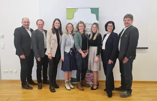 In Anwesenheit von Bürgermeister Oliver Felber (2. v. l.) und Bezirksbäuerin Ursula Reiter (2. v. r.) konnte die neue Birkfelder Bäuerinnen-Ortsgruppe ihre Gründung feiern. | Foto: Bäuerinnen Ortsgruppe Birkfeld