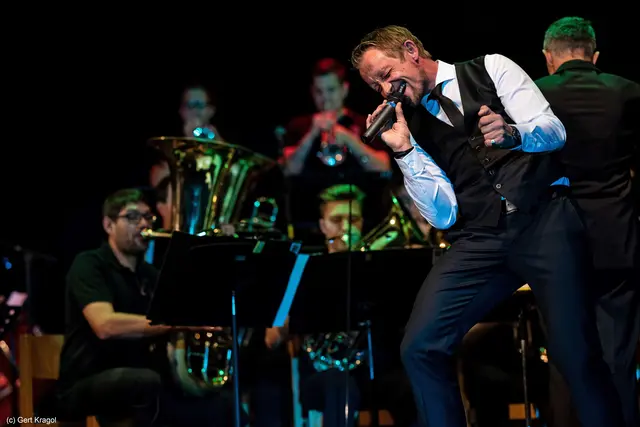 Bereits seit 10 Jahren rockt die Brass Big Band der Jungendkapelle Hartberg die Bühne. Genau das wird am 21. Februar in der Stadtwerke-Hartberg-Halle gefeiert. Auch heuer wird Thomas Schleimer wieder seine begnadeten Vocals beisteuern. | Foto: Gert Kragol