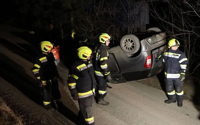 Bei einem Verkehrsunfall mit einem Mopedauto standen am Mittwochabend die Feuerwehren Großlobming und Kleinlobming mit insgesamt 32 Kräften im Einsatz. | Foto: BFV Knittelfeld