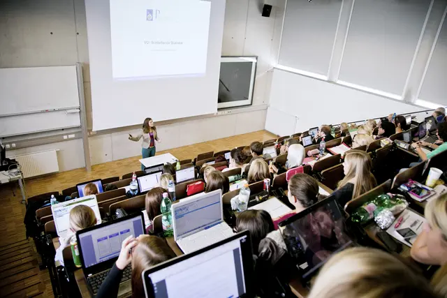 Jährlich schließen mehr als 70 Personen die Studiengänge in Pflegewissenschaft und Public Health an der PMU ab. | Foto: PMU