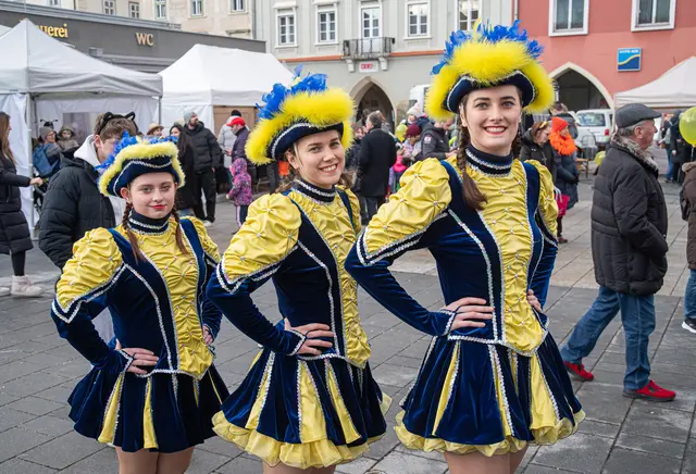 Besonderer Beliebtheit erfreuen sich immer die Gardemädchen der Eulen Faschingsgilde