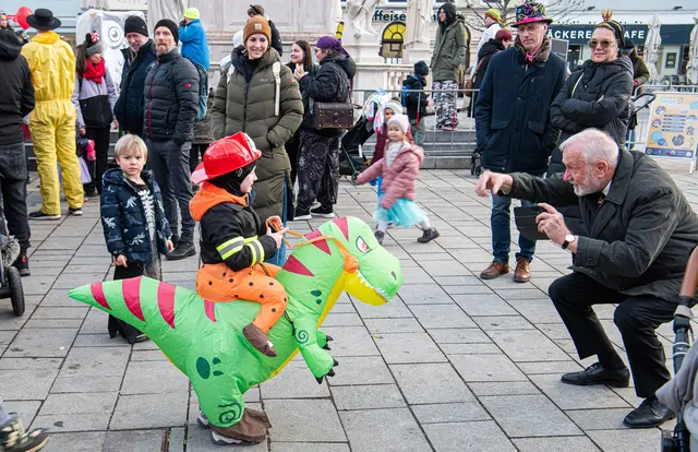 Ein besonders originelles Faschingskostüm blieb natürlich nicht unentdeckt