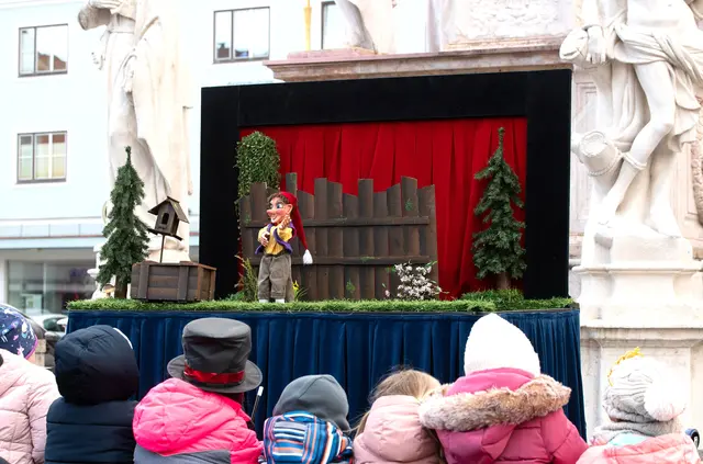 Das Kasperltheater zählte für die Kinder wohl zu den Höhepunkten des Faschingsdienstags Nachmittags am Hauptplatz