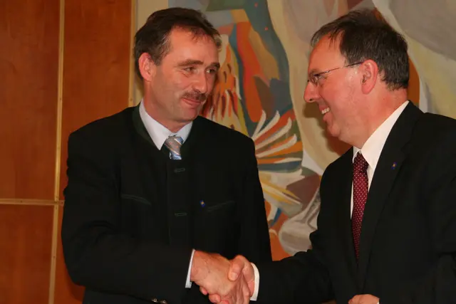 Alfred Quirtner (links) bei der Angelobung zum Vizebürgermeister. | Foto: Privat