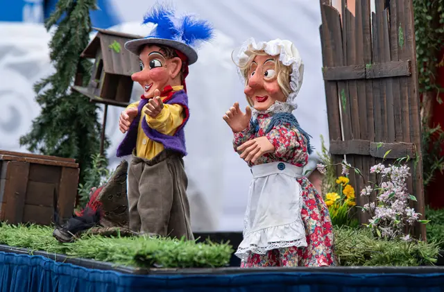 Mit dem Kasperltheater "konferierten" die Kinder sehr gerne und auch lautstark mit