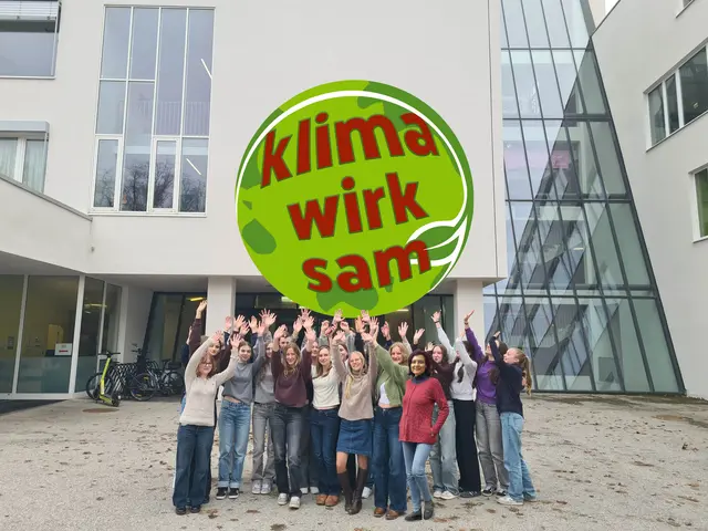 Ganz vorne Ursula Kopp vom Verein klima.wirk.sam mit der 3AKM der HLW Steyr für Kultur-, Kongress- und Eventmanagement. | Foto: Tom Dorl