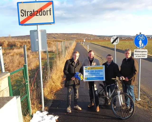 DI Christof Dauda (NÖ Straßendienst), Stadtrat Christoph Hofbauer in Vertretung von LH-Stellvertreter Udo Landbauer, Ing. Erich Lindtner (GGR von Gedersdorf), Ing. Stefan Löffler (Bgm. von Gedersdorf). | Foto: NÖ Landesregierung