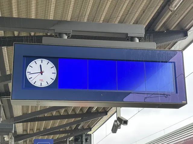 Monitore ohne Anzeige in Wiener Neustadt – in Österreich fielen an Bahnhöfen wie auch bei der Online-Fahrplanauskunft die Infosysteme aus. | Foto: z.V.g.