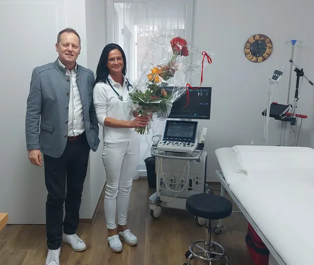 Petra Zöhrer-Roschitz mit Bürgermeister Peter Schlagbauer | Foto: Gemeinde Mortantsch