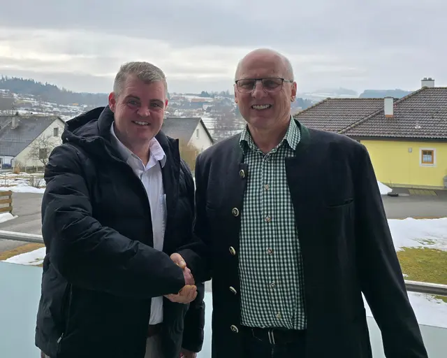 Günther Bergsmann (l.) übergibt das Amt an Franz Gossenreiter (r). | Foto: ÖVP Schenkenfelden