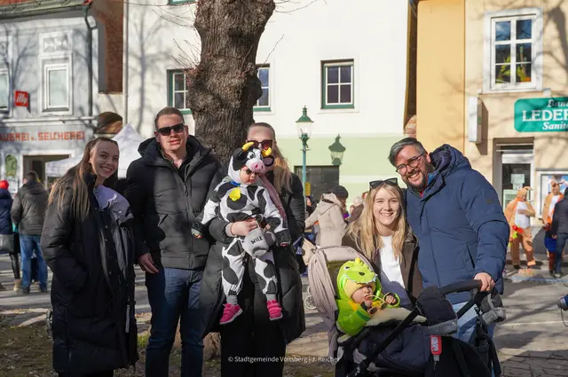Auch Wirtschaftsbundobmann Hannes Buchhauser (r.) genoss mit seiner Familie den Faschingdienstag. | Foto: J. Reicher/Stadtgemeinde Voitsberg