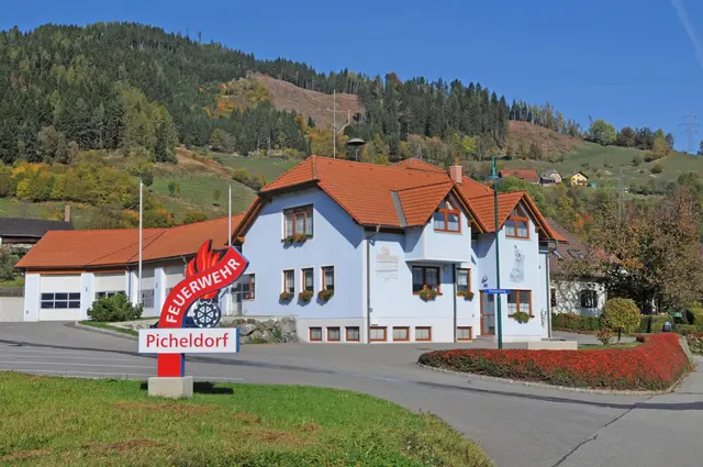 Die Freiwillige Feuerwehr Picheldorf erhält zwei neue Einsatzfahrzeuge - ein Kleinlöschfahrzeug und ein Mannschaftstransportfahrzeug | Foto: Stadt Bruck