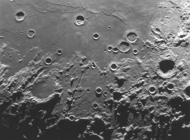 Die Mondrille ist im unteren Bildteil zu sehen, die erste Mondlandestelle rechts oben | Foto: Günter Kleinschuster